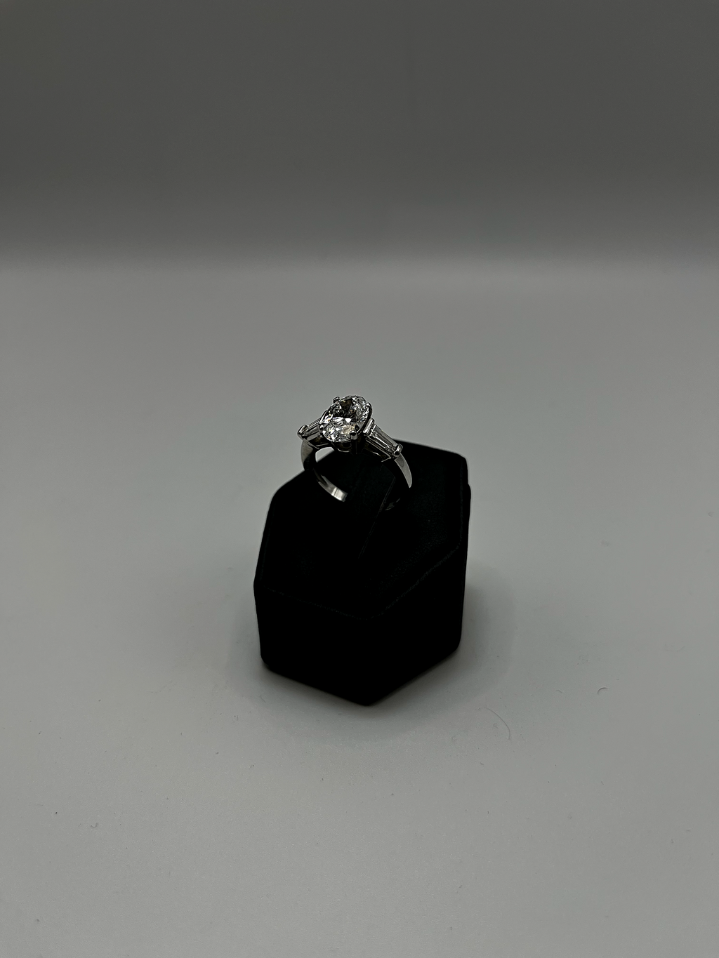 Handmade 18Kt White Gold Oval Diamond Ring with Baguette Accents by Gianni Sechini – Lab-Grown Brilliance